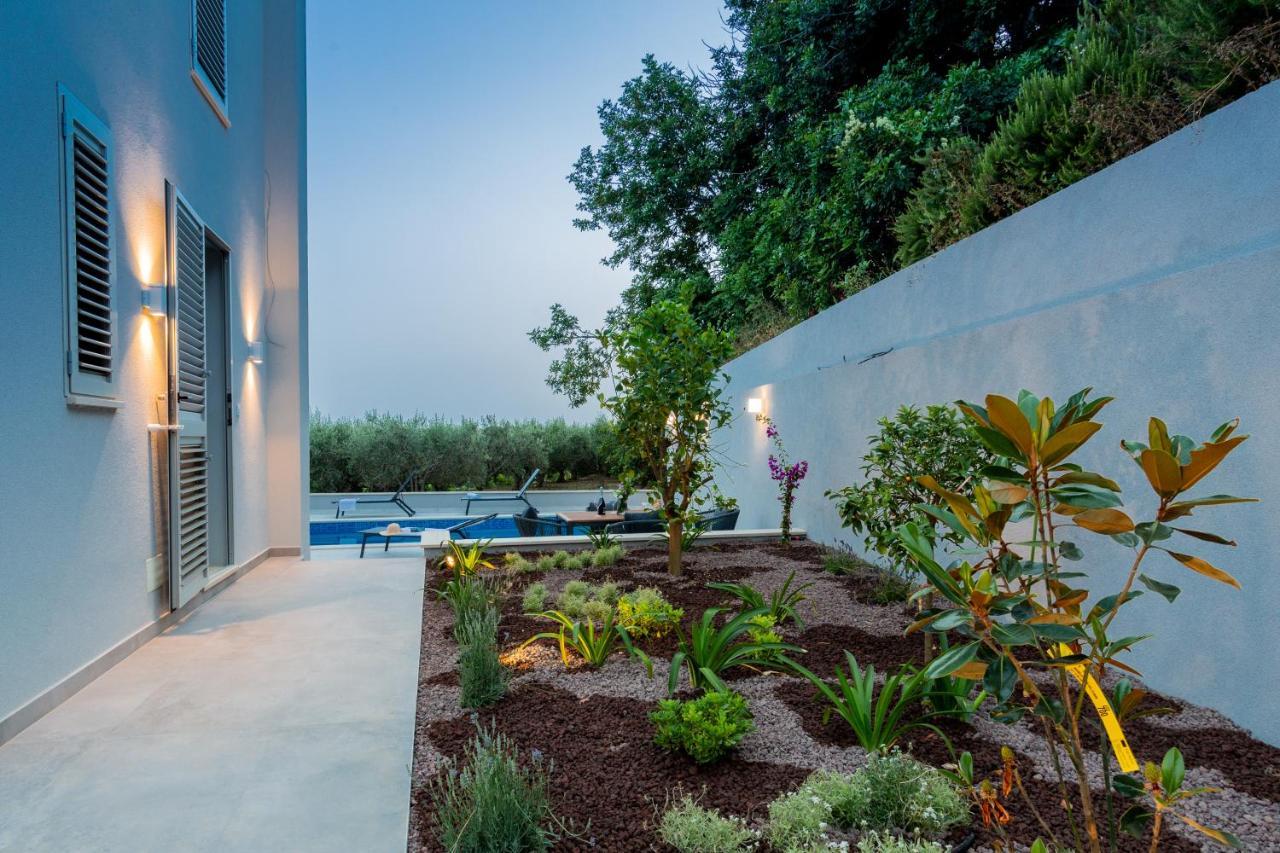 Seaside Elegance Suites Komiža Exteriör bild