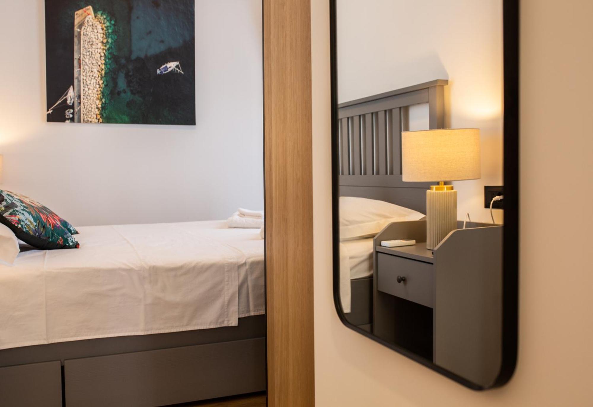 Seaside Elegance Suites Komiža Exteriör bild