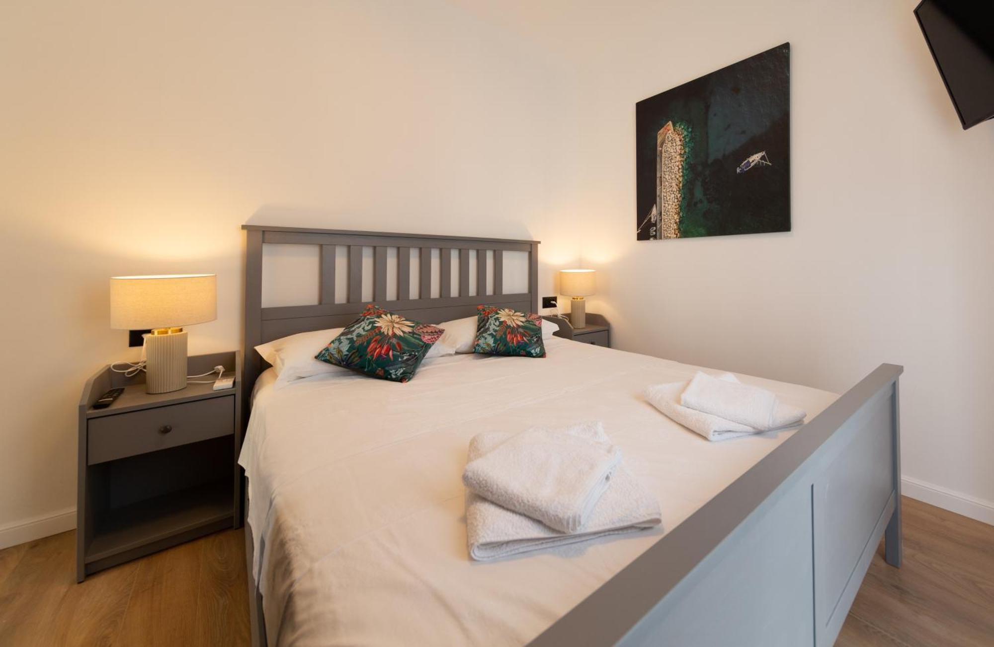 Seaside Elegance Suites Komiža Exteriör bild